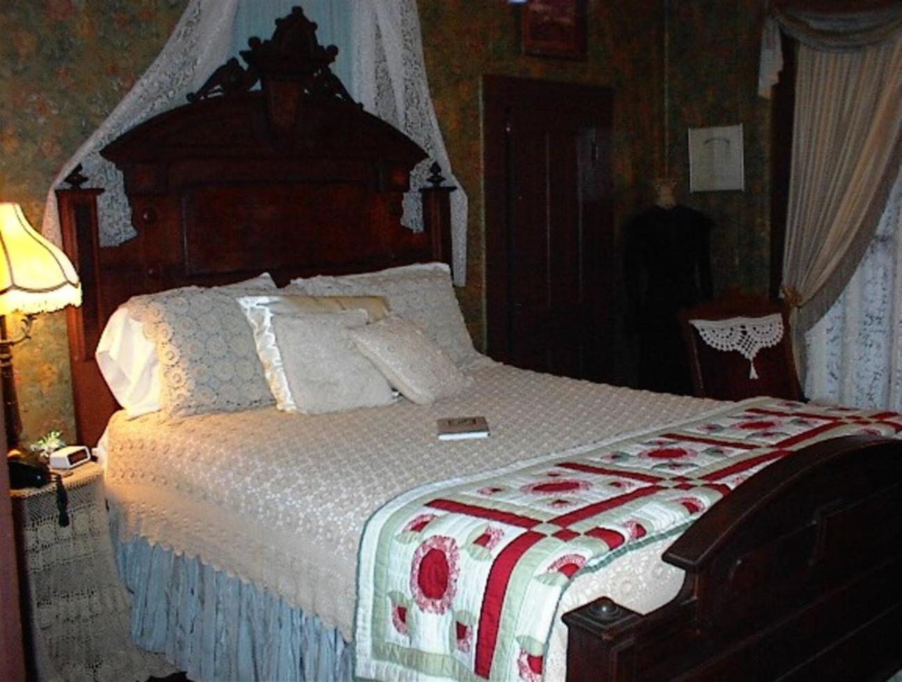 Carleton House Bed And Breakfast Bonham Ngoại thất bức ảnh